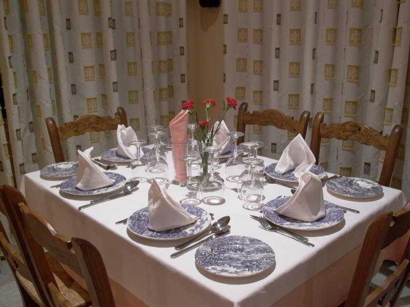 Hotel Calderon Cenes De La Vega Restoran fotoğraf