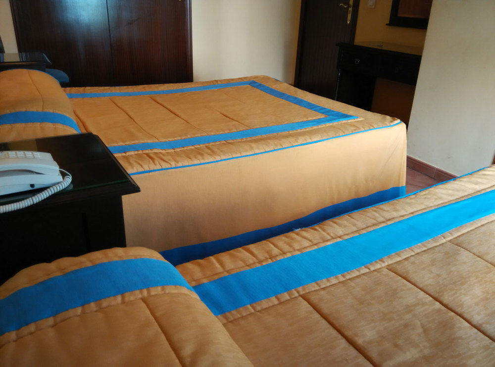 Hotel Calderon Cenes De La Vega Dış mekan fotoğraf