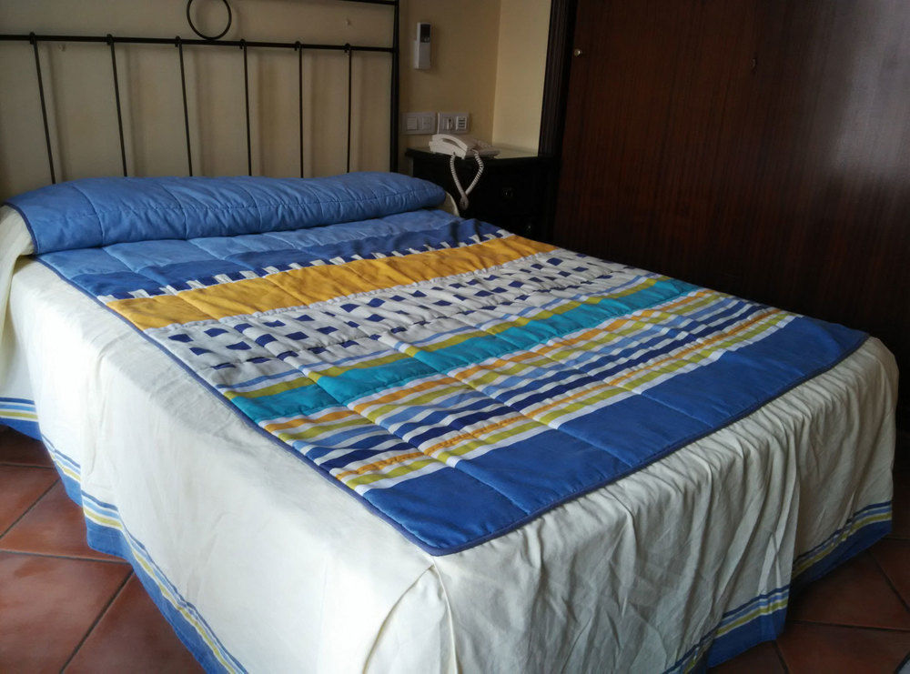 Hotel Calderon Cenes De La Vega Dış mekan fotoğraf